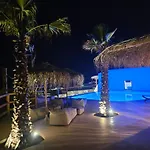 Elli Tropical Luxury Sunset-infinity Pool- Sea Side-near Center Parking Lägenhetshotell