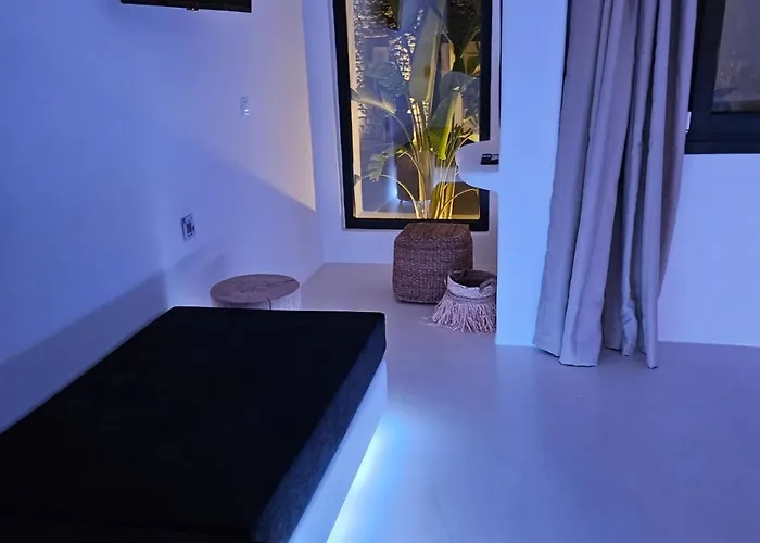 Hotel apartamentowy Elli Tropical Luxury Sunset-infinity Pool- Sea Side-near Center Parking 4*